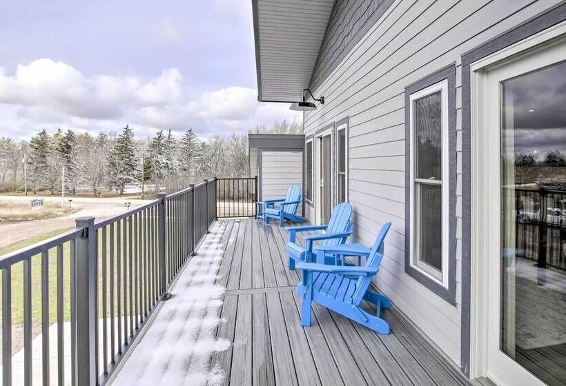 Spacious Recently Built Home < 1 Mi To Lake!