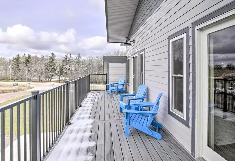 Spacious Recently Built Home < 1 Mi To Lake!