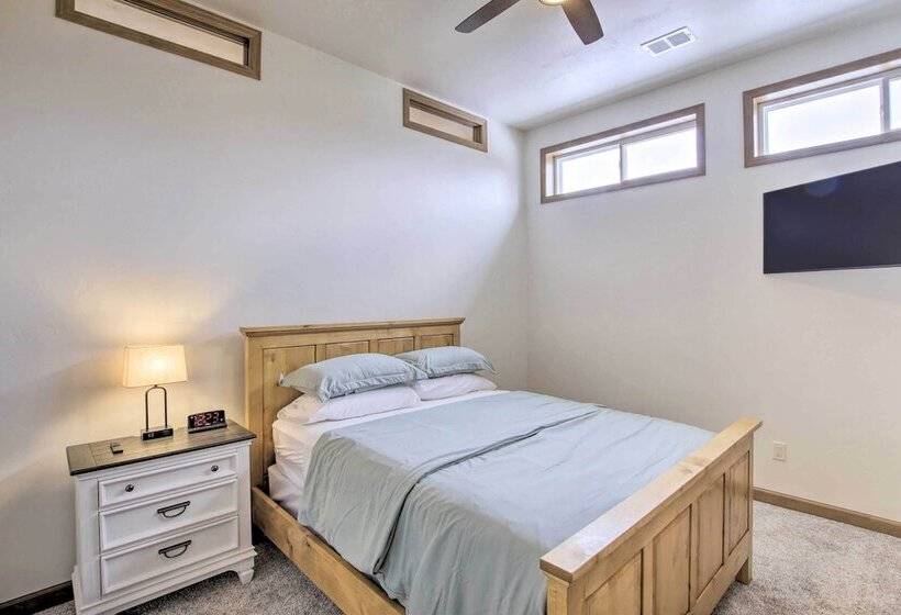 Spacious Recently Built Home < 1 Mi To Lake!