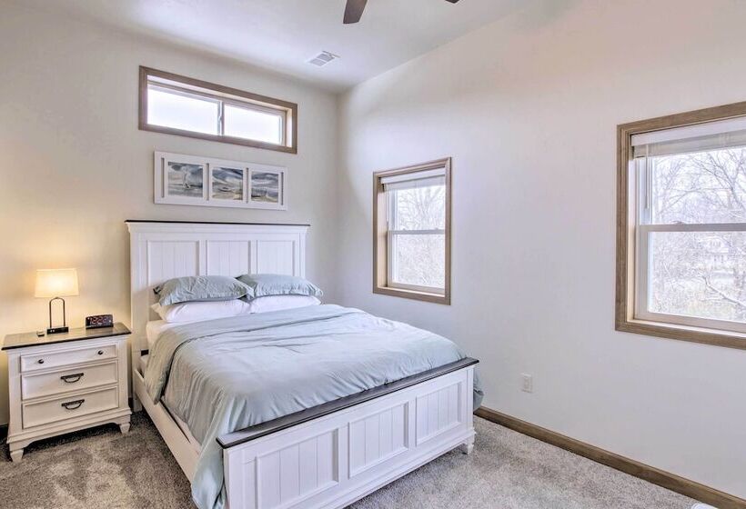 Spacious Recently Built Home < 1 Mi To Lake!