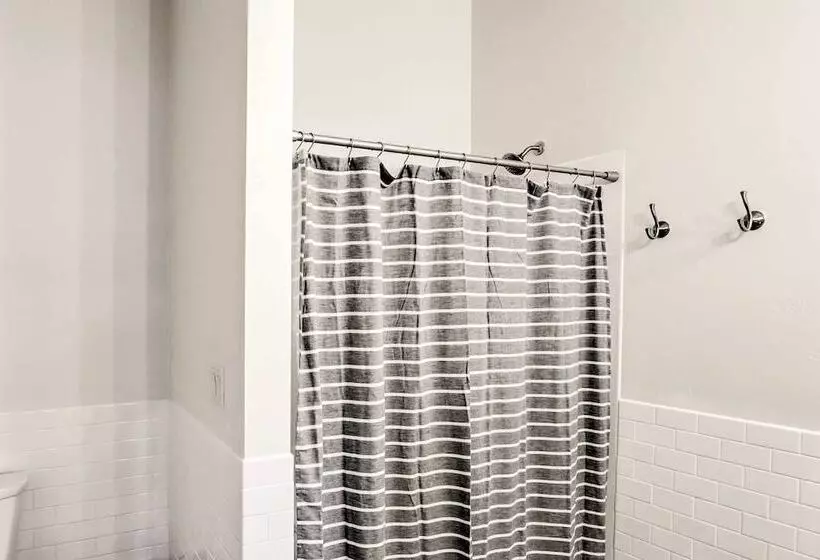 Spacious Recently Built Home < 1 Mi To Lake!