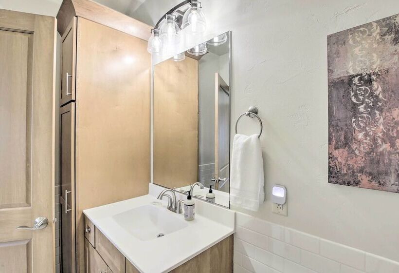 Spacious Recently Built Home < 1 Mi To Lake!