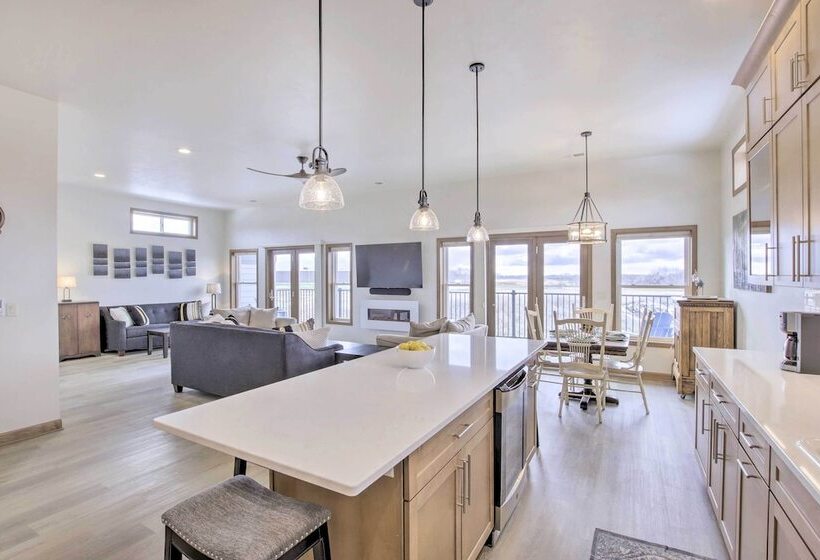 Spacious Recently Built Home < 1 Mi To Lake!