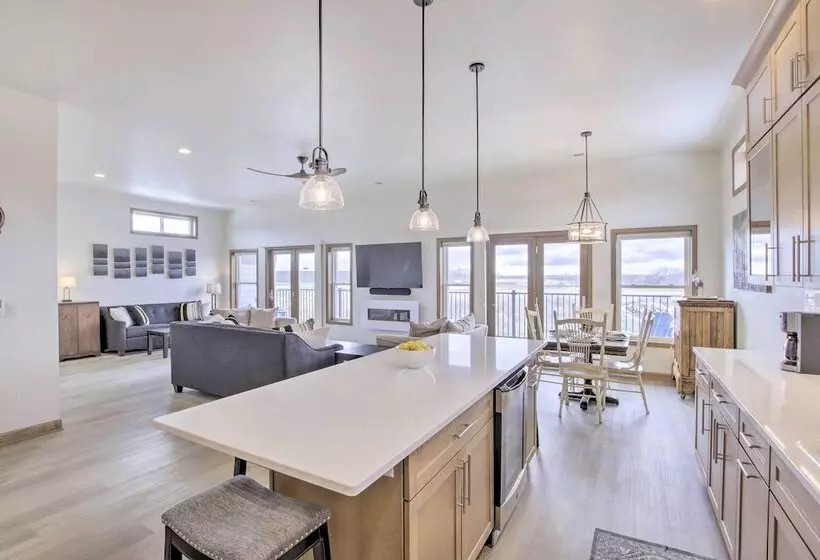 Spacious Recently Built Home < 1 Mi To Lake!