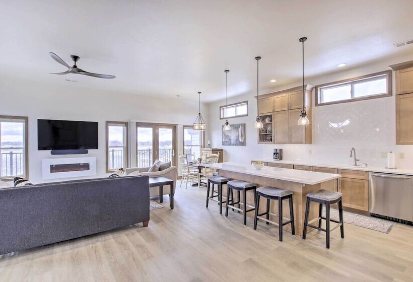 Spacious Recently Built Home < 1 Mi To Lake!