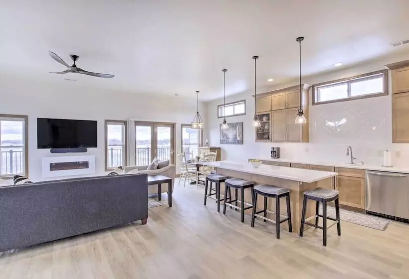 Spacious Recently Built Home < 1 Mi To Lake!