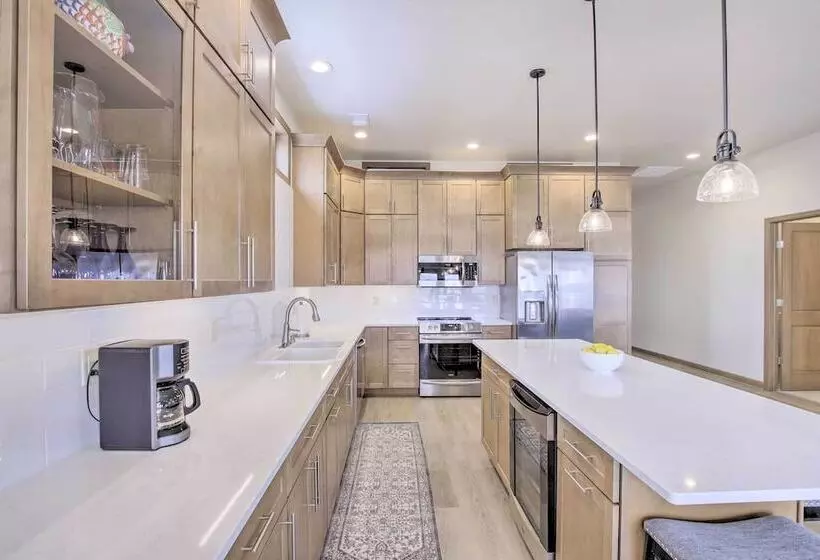 Spacious Recently Built Home < 1 Mi To Lake!