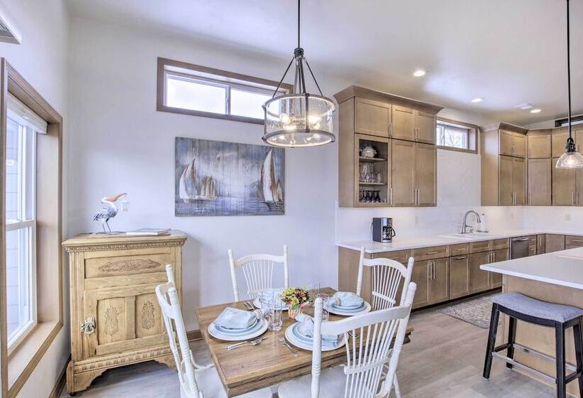 Spacious Recently Built Home < 1 Mi To Lake!