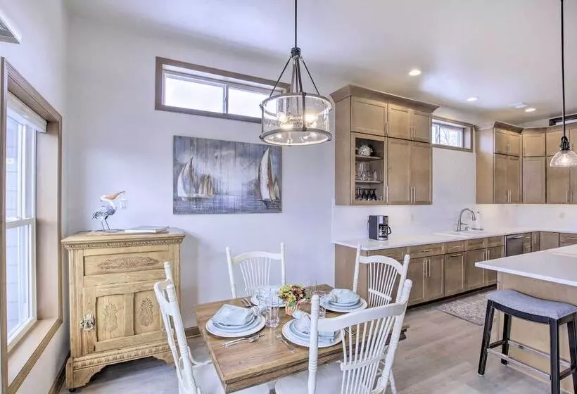 Spacious Recently Built Home < 1 Mi To Lake!