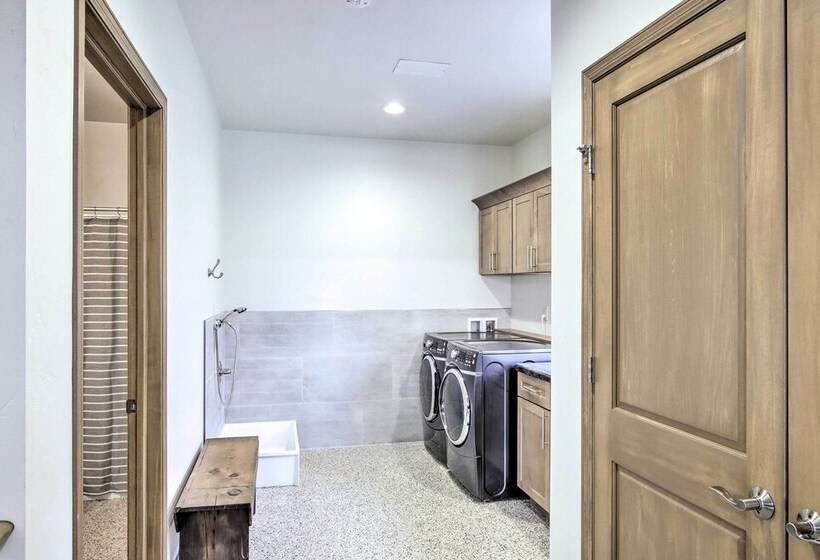 Spacious Recently Built Home < 1 Mi To Lake!