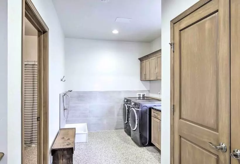 Spacious Recently Built Home < 1 Mi To Lake!