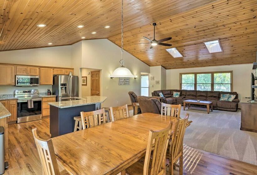 Step Free Pewaukee Home < 1 Mi From Lakes!