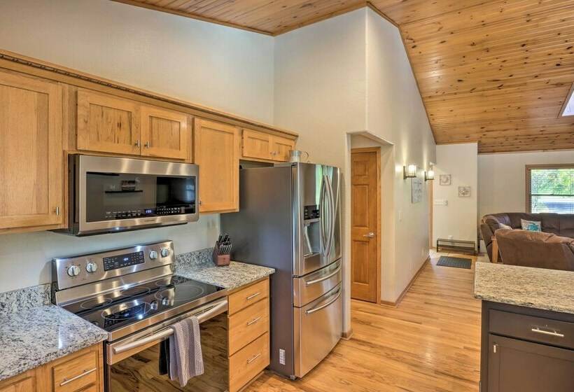 Step Free Pewaukee Home < 1 Mi From Lakes!