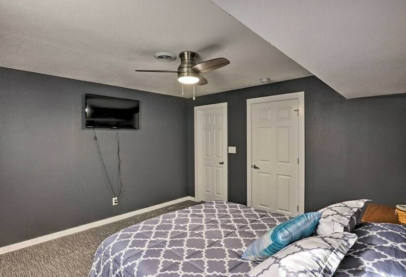 Step Free Pewaukee Home < 1 Mi From Lakes!