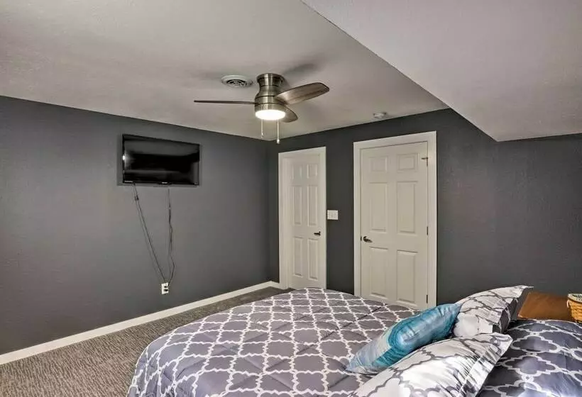 Step Free Pewaukee Home < 1 Mi From Lakes!