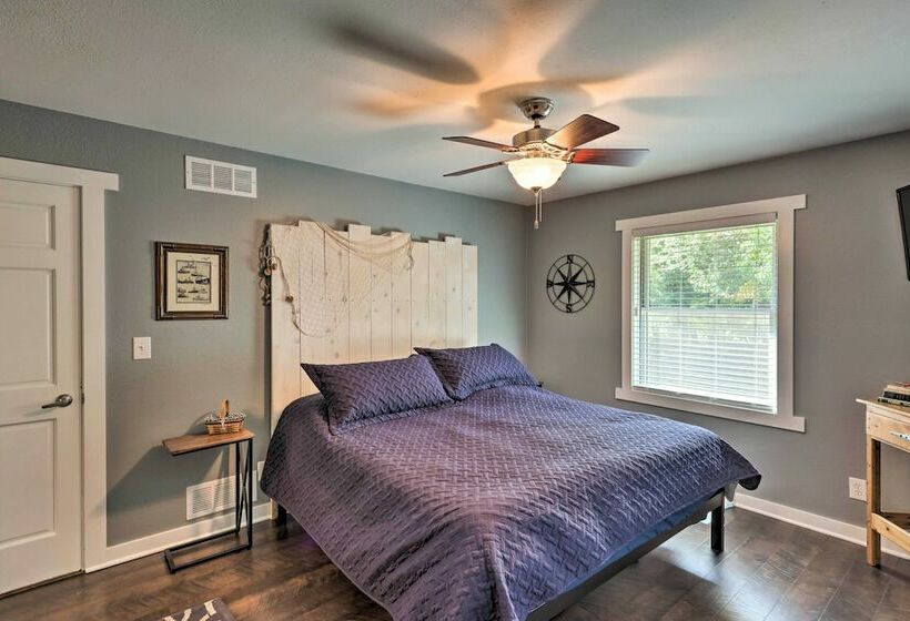 Step Free Pewaukee Home < 1 Mi From Lakes!