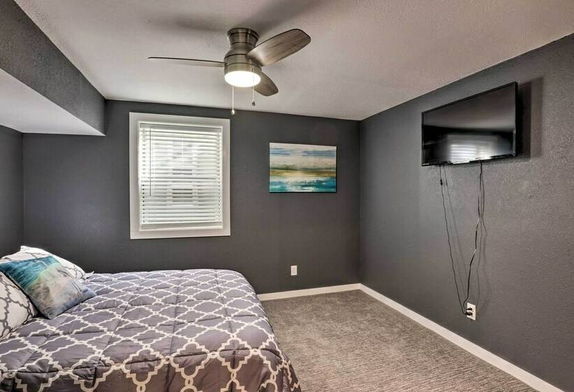 Step Free Pewaukee Home < 1 Mi From Lakes!