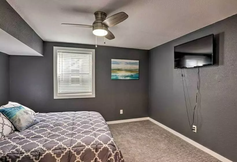 Step Free Pewaukee Home < 1 Mi From Lakes!