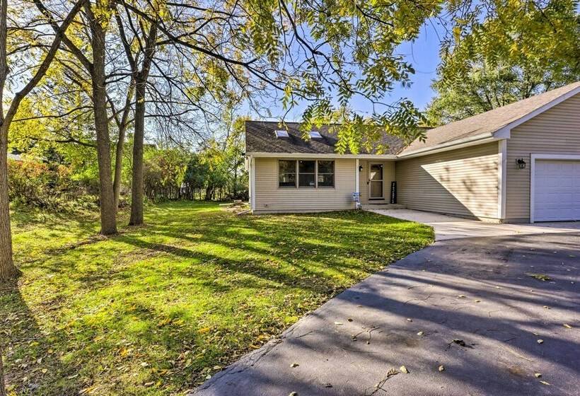 Step Free Pewaukee Home < 1 Mi From Lakes!