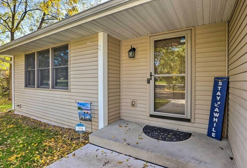 Step Free Pewaukee Home < 1 Mi From Lakes!
