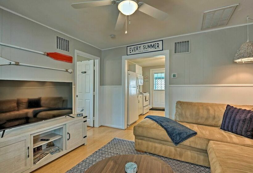 The Blue Crab Cottage 3 Blocks From The Beach!
