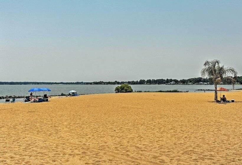 The Blue Crab Cottage 3 Blocks From The Beach!