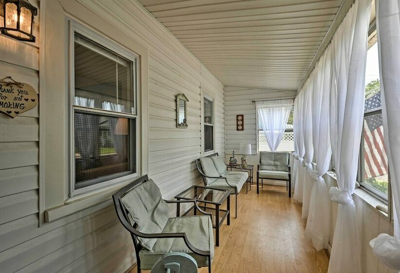 The Blue Crab Cottage 3 Blocks From The Beach!