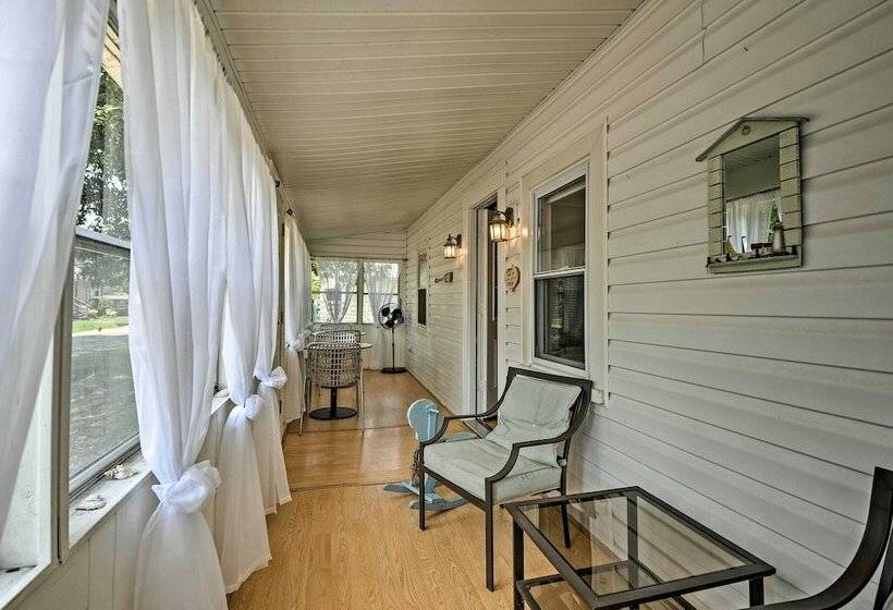 The Blue Crab Cottage 3 Blocks From The Beach!