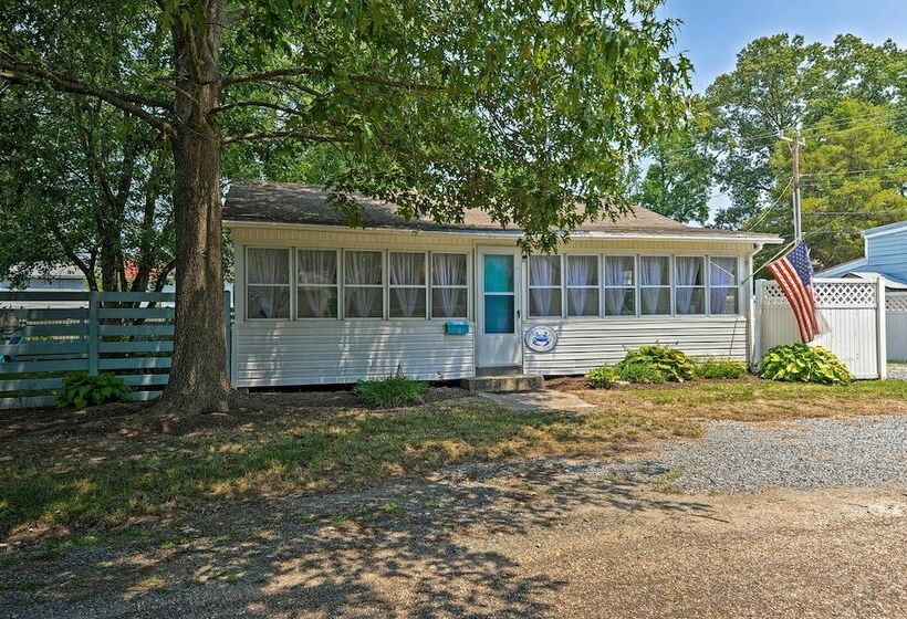 The Blue Crab Cottage 3 Blocks From The Beach!