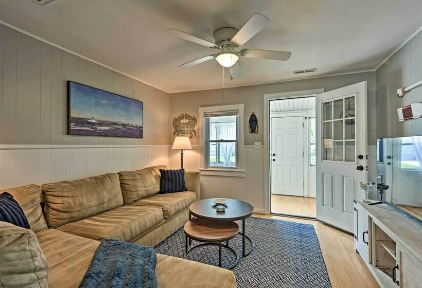 The Blue Crab Cottage 3 Blocks From The Beach!