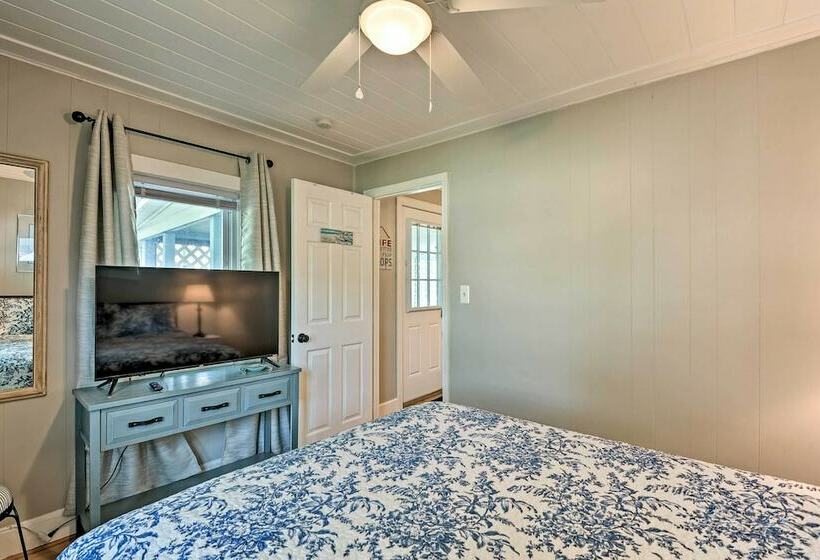 The Blue Crab Cottage 3 Blocks From The Beach!