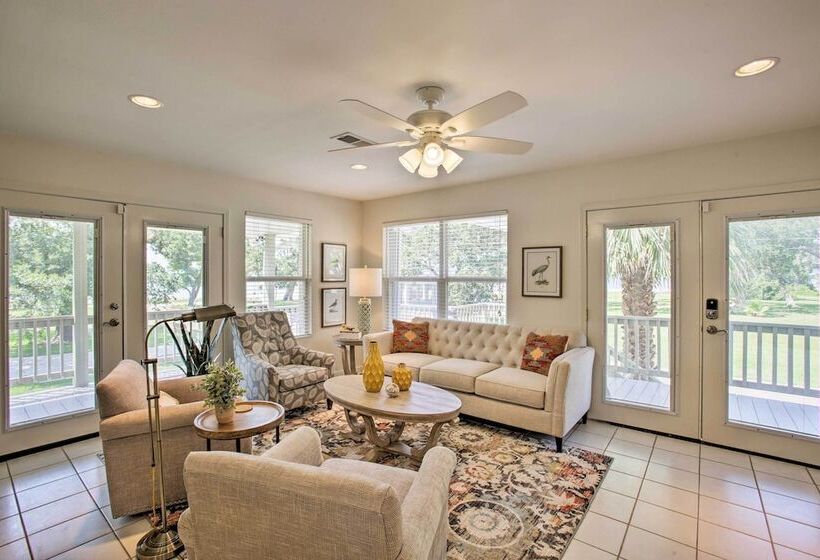 The Palm  Bay St. Louis Home   Walk To Beach!