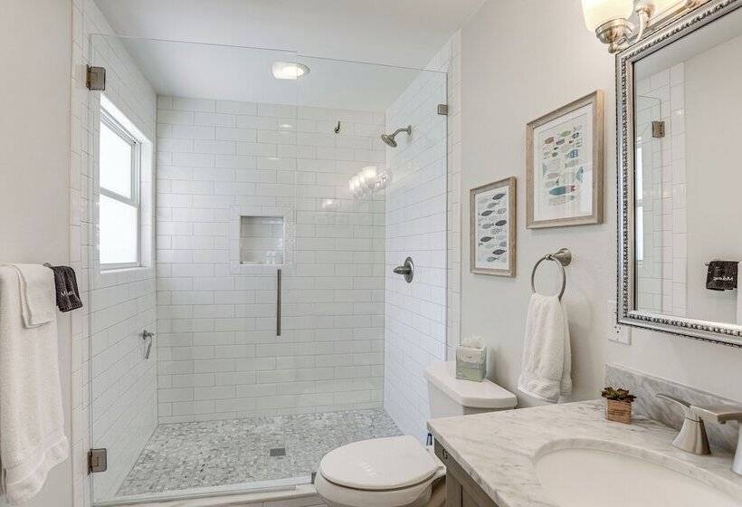 The Palm  Bay St. Louis Home   Walk To Beach!