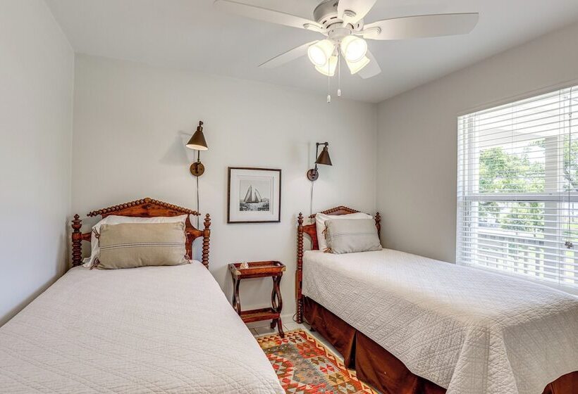 The Palm  Bay St. Louis Home   Walk To Beach!