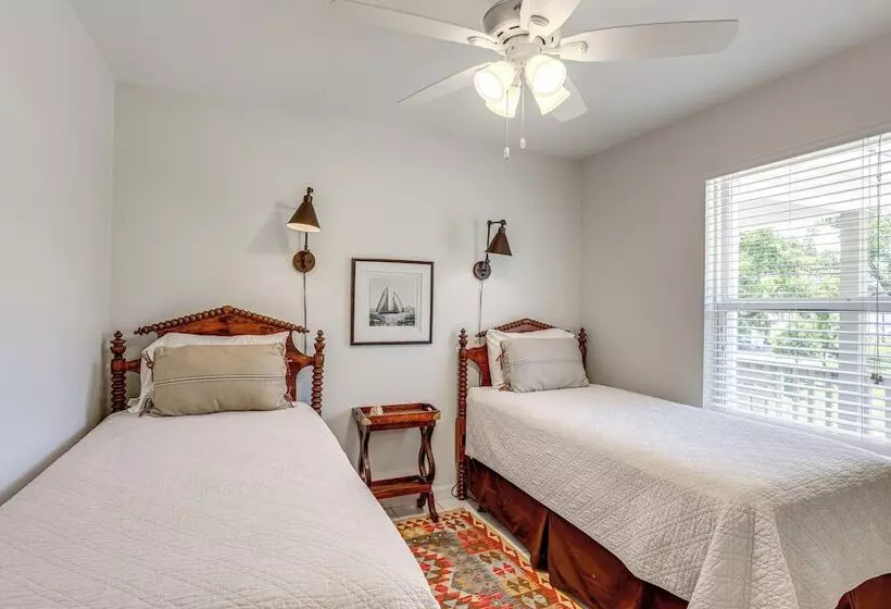 The Palm  Bay St. Louis Home   Walk To Beach!