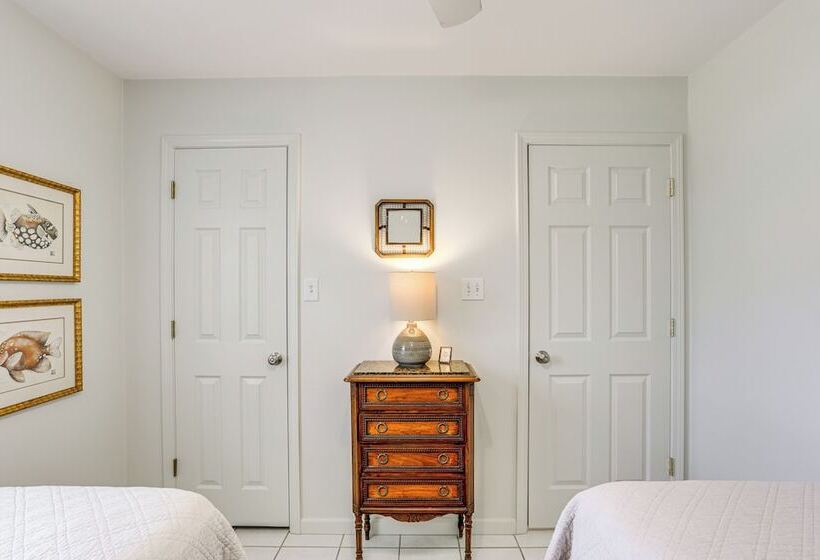 The Palm  Bay St. Louis Home   Walk To Beach!