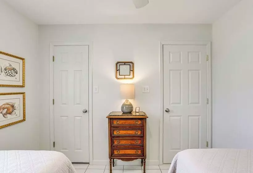 The Palm  Bay St. Louis Home   Walk To Beach!