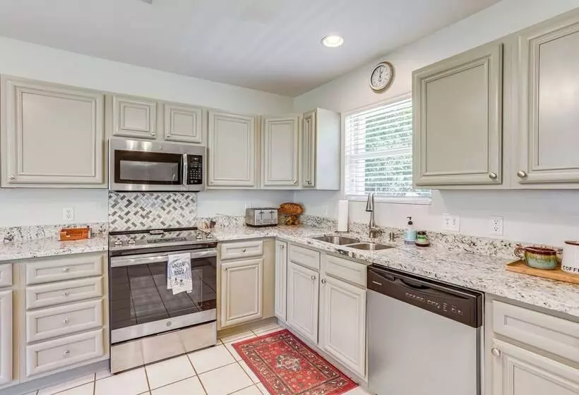 The Palm  Bay St. Louis Home   Walk To Beach!