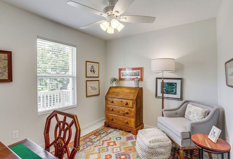 The Palm  Bay St. Louis Home   Walk To Beach!