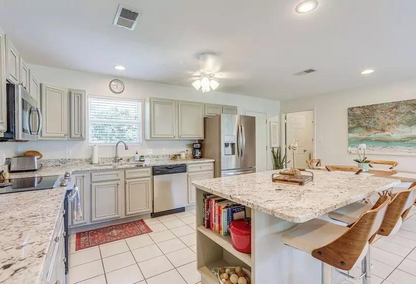 The Palm  Bay St. Louis Home   Walk To Beach!