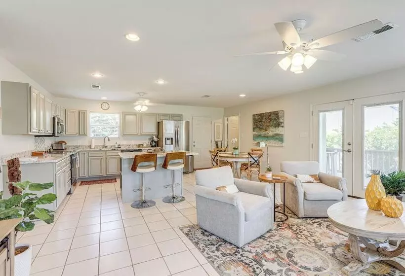 The Palm  Bay St. Louis Home   Walk To Beach!