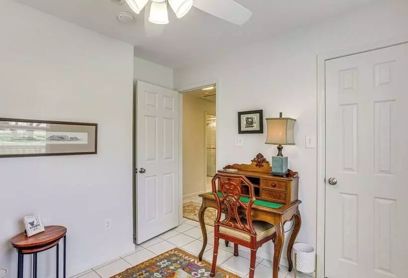 The Palm  Bay St. Louis Home   Walk To Beach!