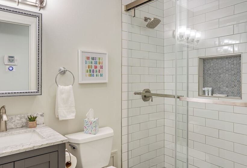 The Palm  Bay St. Louis Home   Walk To Beach!