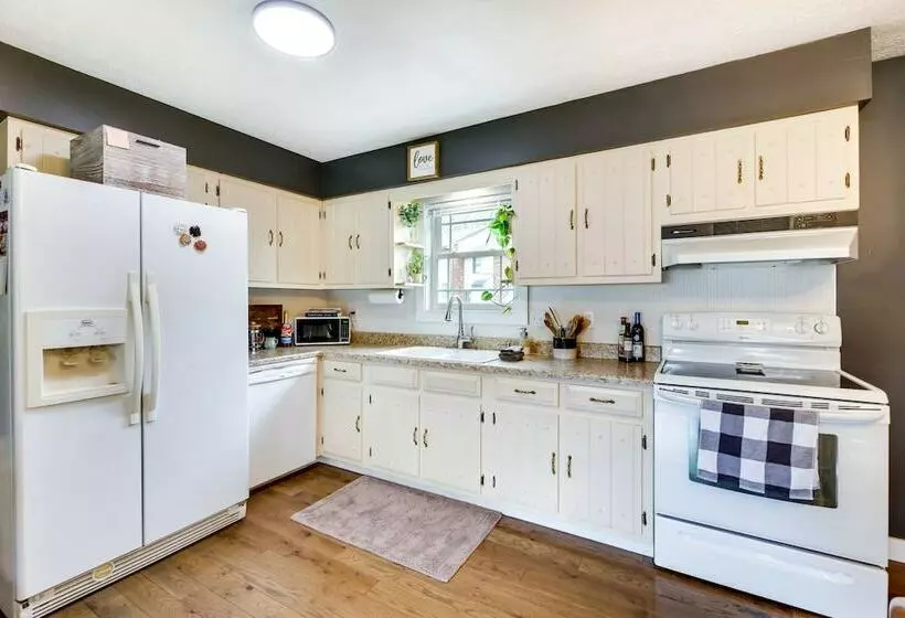 Updated Ohio Amish Country Vacation Rental!