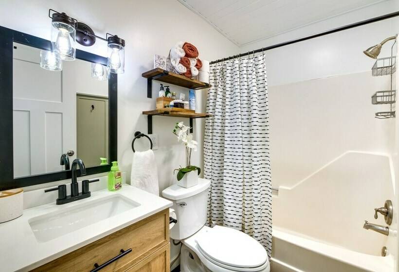 Updated Ohio Amish Country Vacation Rental!