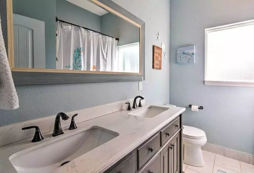 Waterfront Sargent House W/ Sparkling Pool!