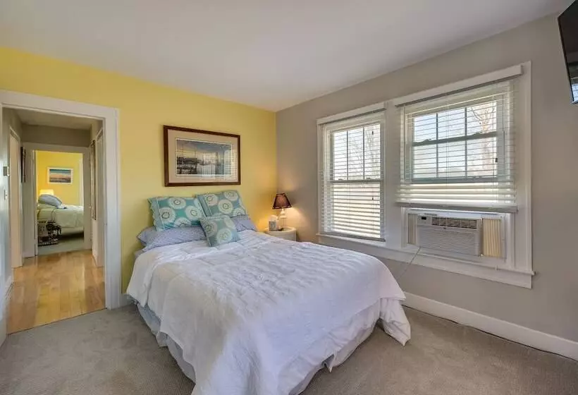 Welcoming Cottage W/ Outdoor Pool & Water Views!