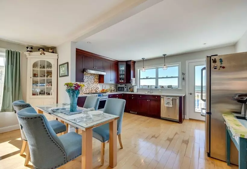 Welcoming Cottage W/ Outdoor Pool & Water Views!