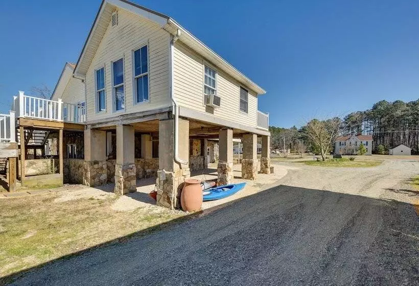 Welcoming Cottage W/ Outdoor Pool & Water Views!