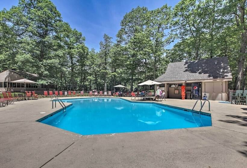 Wintergreen Resort Retreat W/ Hot Tub!